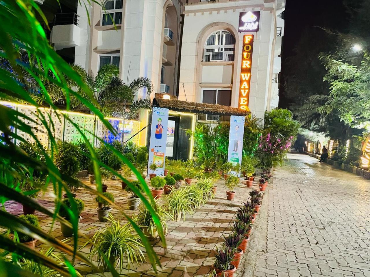 Hotel Four Waves Puri Exterior foto